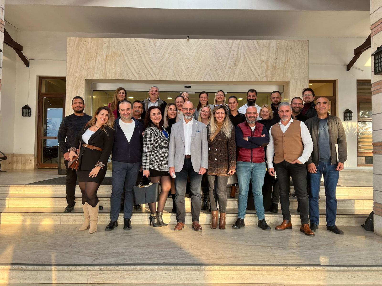 Команда, сосредоточенная на науке и качестве